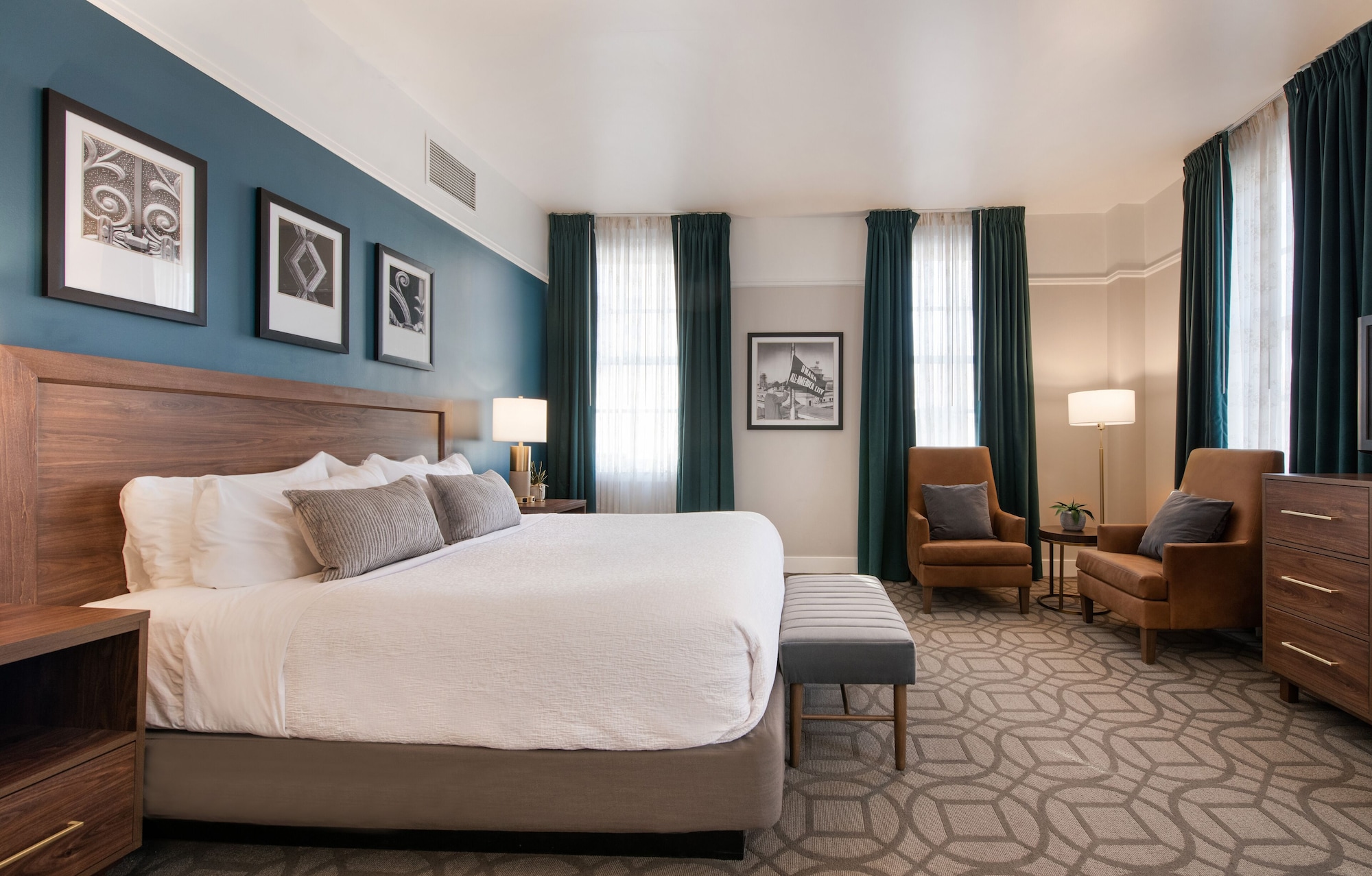 Executive, Studio, King Bed, Corner