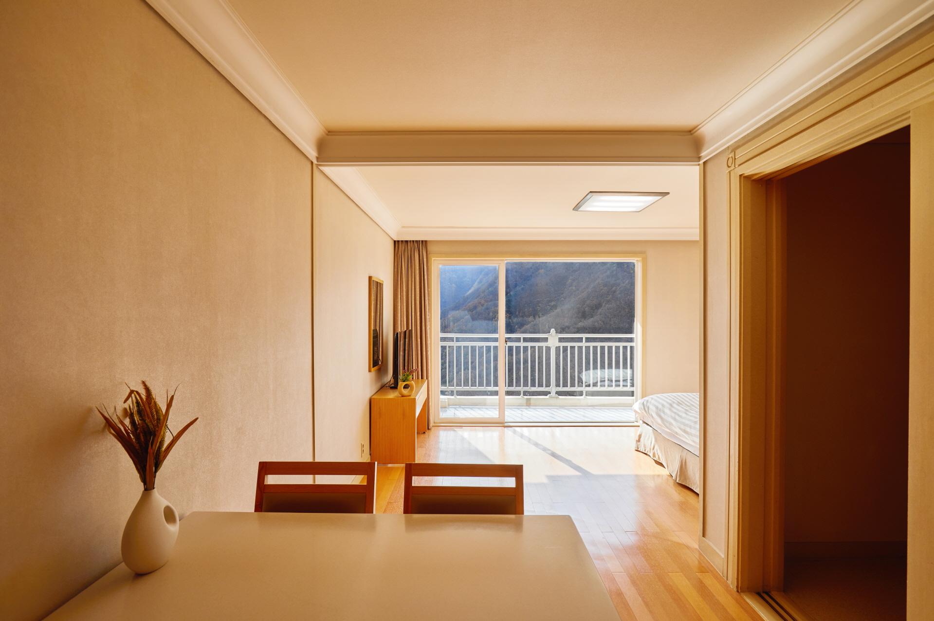 West, Family, Lake View, Sono Belle Danyang 2/2