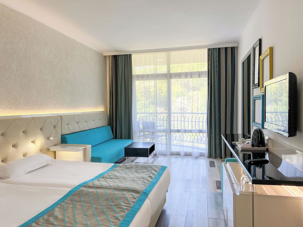 ECONOMY, DOUBLE BED, PARK VIEW, BALCONY