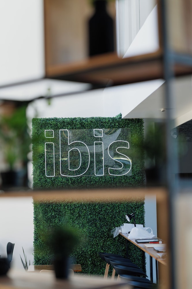 Ibis Puerto General San Martin 4/17