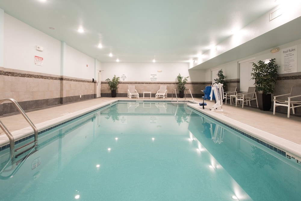 Holiday Inn Express And Suites East Wichita I 35 Andover 21/41