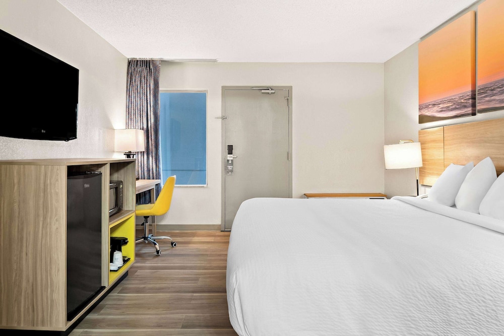 Days Inn & Suites by Wyndham Warren 19/38