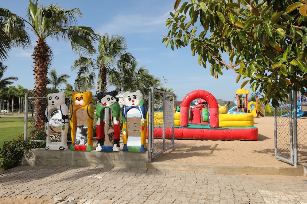 Malaika Beach Resort 25/50