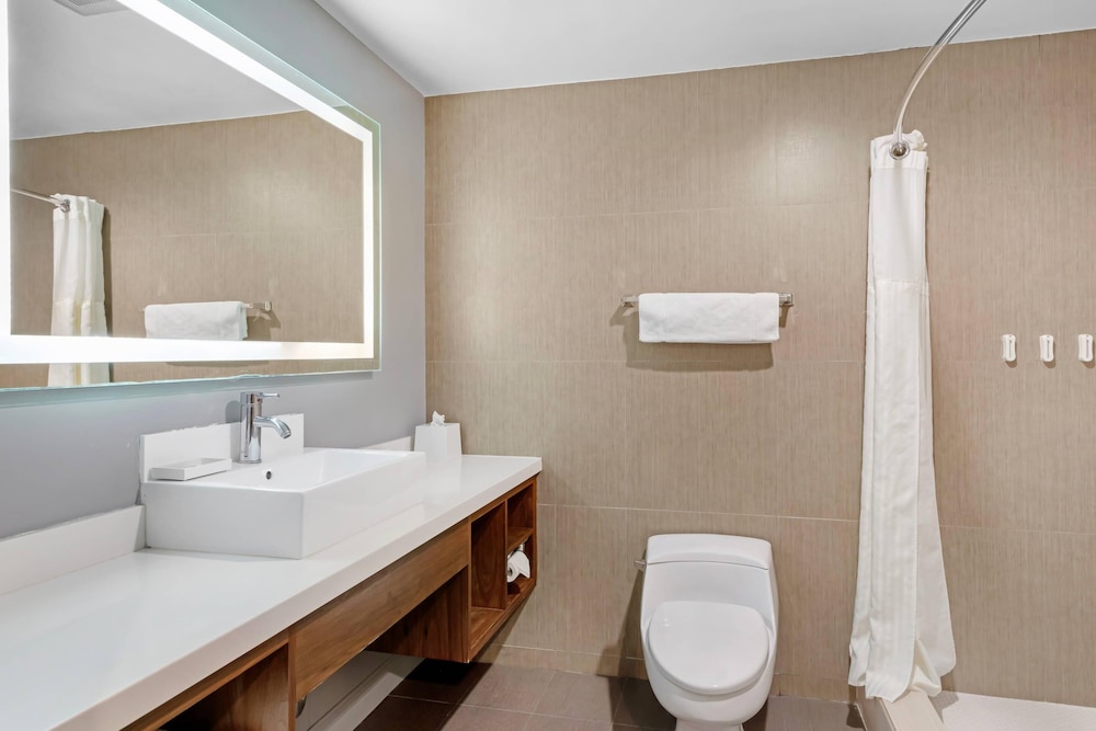 BLVD Hotel and Studios Universal-Hollywood, an Ascend Collection Hotel 75/75