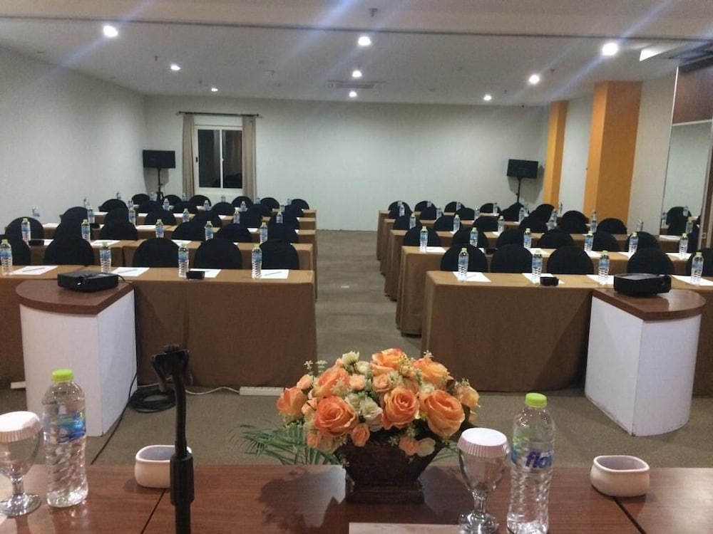 Best Hotel Kedungsari 31/42