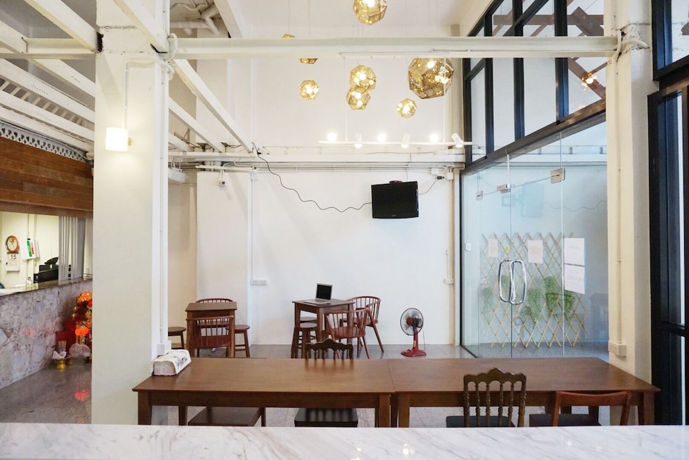 Boon Street Hostel 33/37
