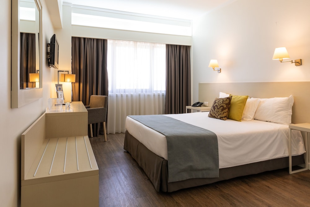 ROOM, SINGLE