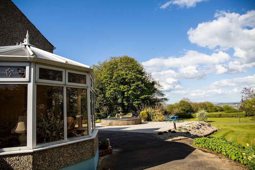 Groarty House Manor B B 2/65