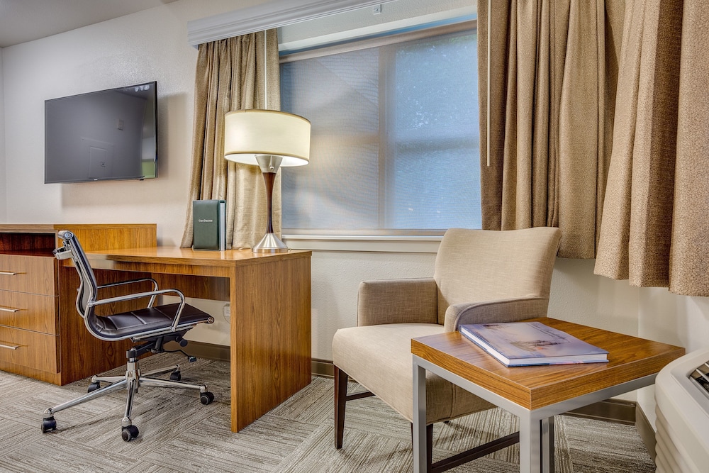 Marshall Suites Bainbridge Island, SureStay Collection by BW 29/34