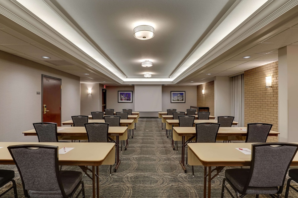 Drury Inn & Suites Columbus Dublin 33/38