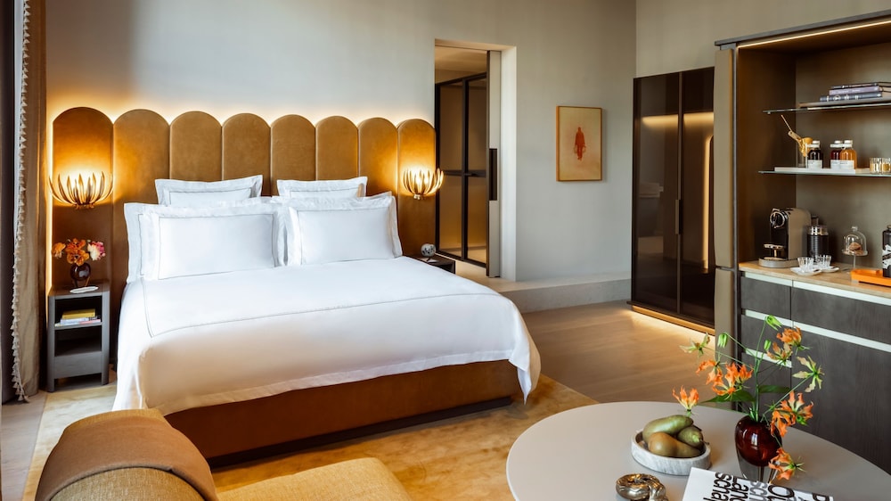 2 BEDROOMS, JUNIOR SUITE, CANAL VIEW