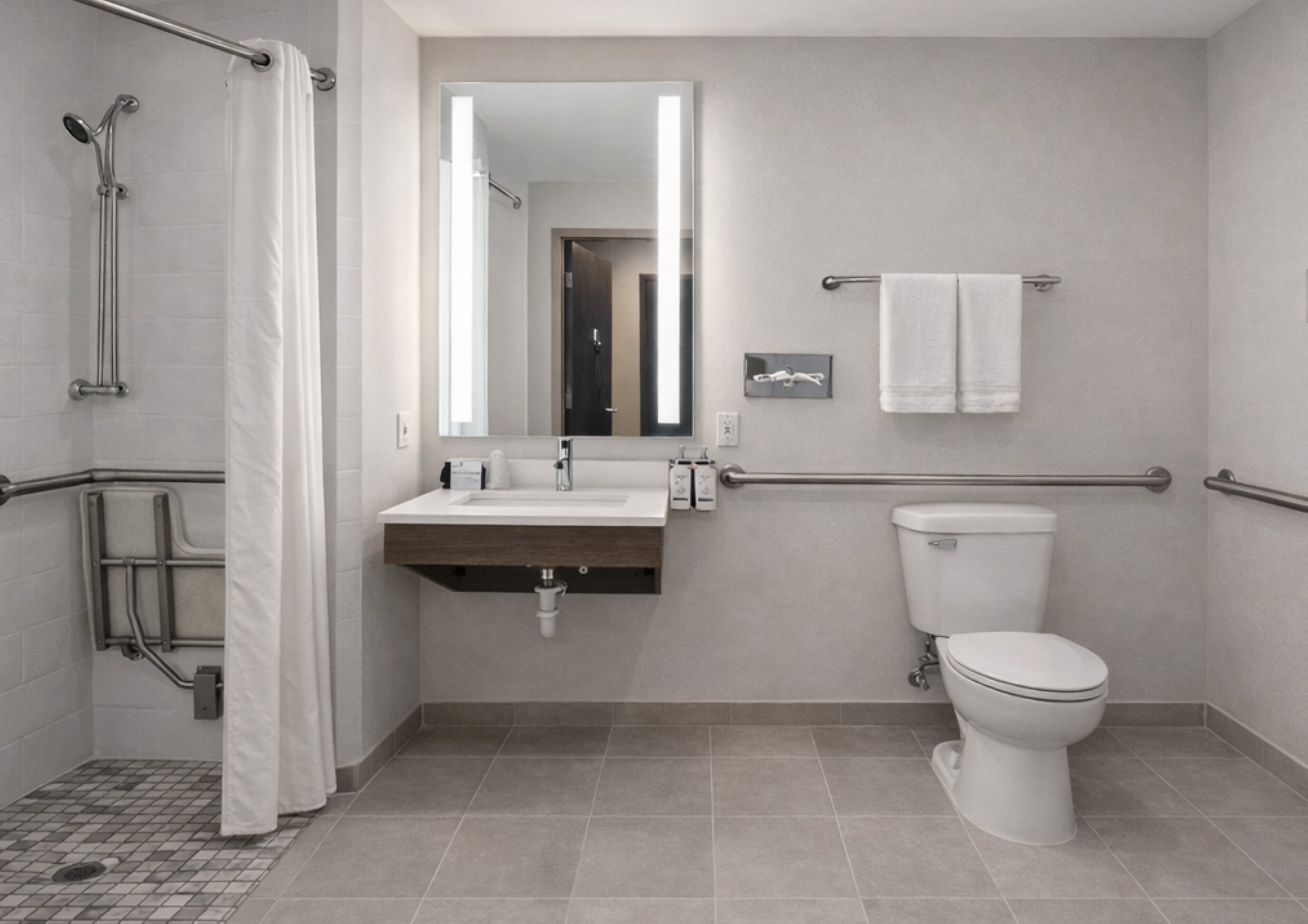 Holiday Inn Express & Suites Pierre-Fort Pierre 50/50