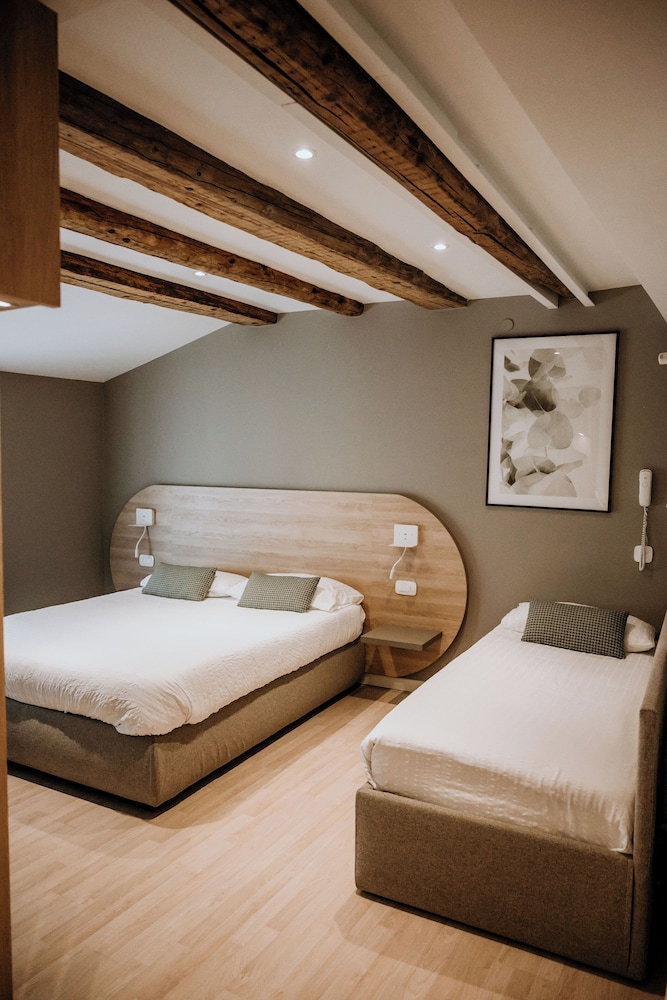 Comfort, Triple, 1 Queen and 1 Single Bed, City View, Hotel Garni Venezia 3/10