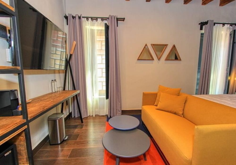 Antigua Trece Hotel Fusion 30/50