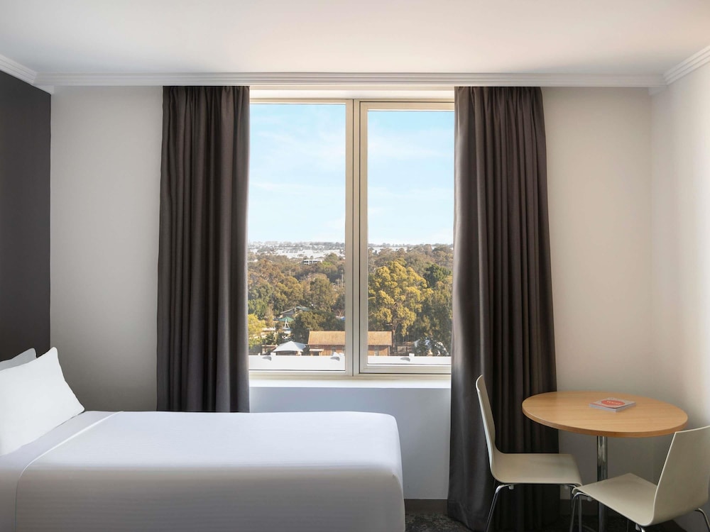 غرفة قياسية بسريرين منفصلين، Mercure Sydney Bankstown 4/6
