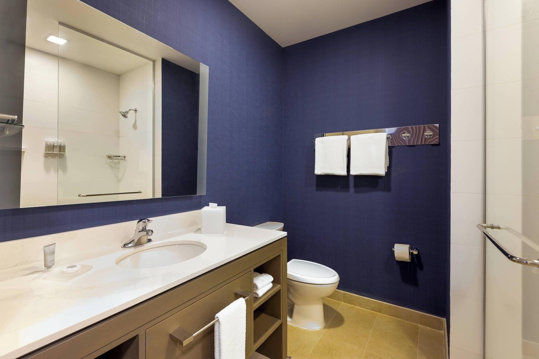 استوديو بسرير كينج بإطلالة جزئية على البحر، Residence Inn by Marriott Cancun Hotel Zone 3/4