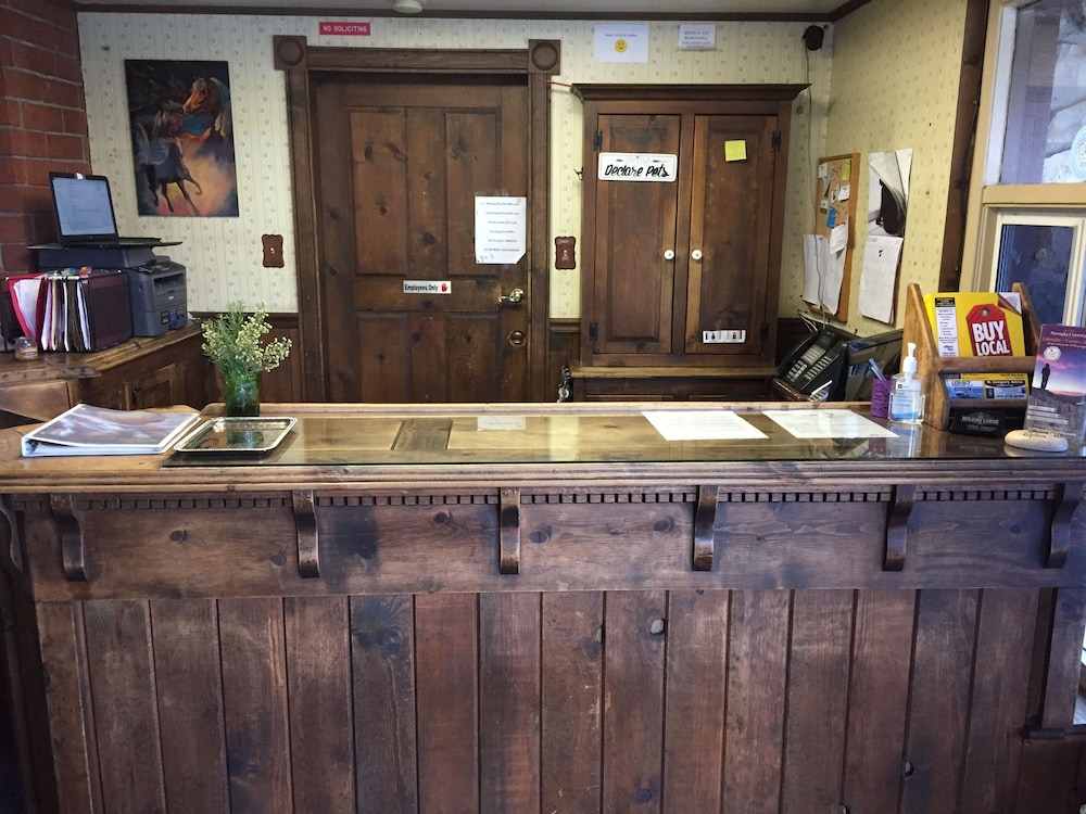 Holiday Lodge 8/66