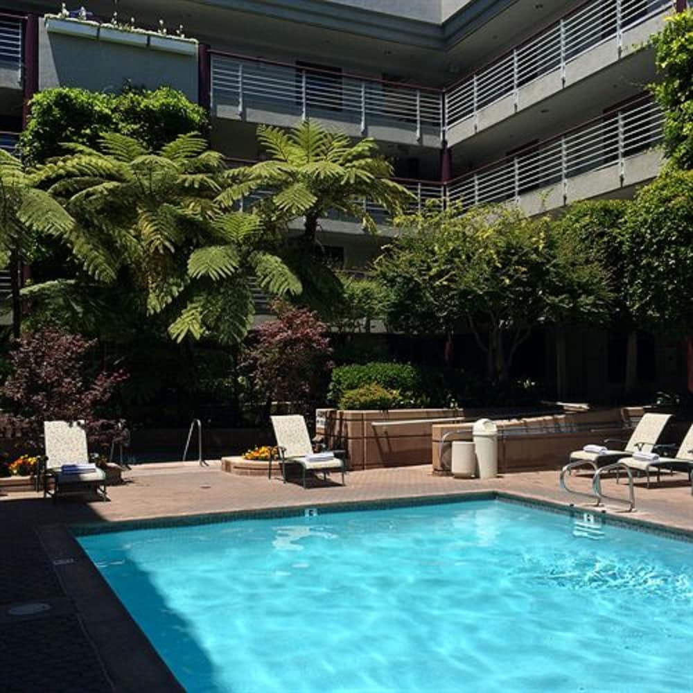 Cupertino Hotel 49/54
