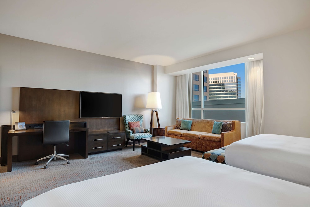 HILTON DALLAS/PLANO GRANITE PARK 21/88