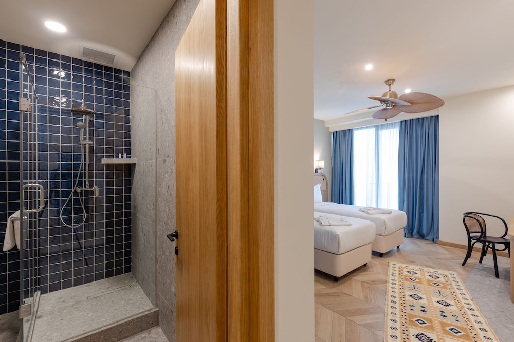 MiraMar Luxury Residences 86/86