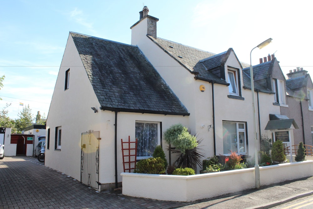 Pitfaranne Guest House 3/50