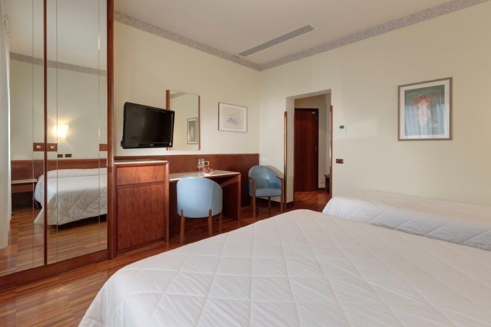 Palace Hotel 17/50