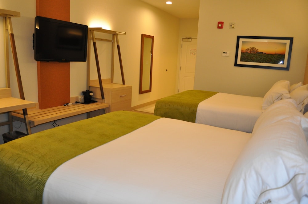 Holiday Inn Express Suites Price 12/51