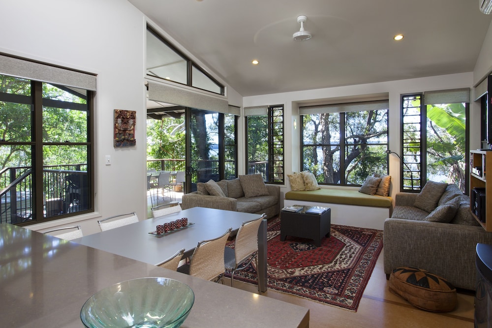 EUMARELLA SHORES NOOSA LAKE RETREAT 48/65