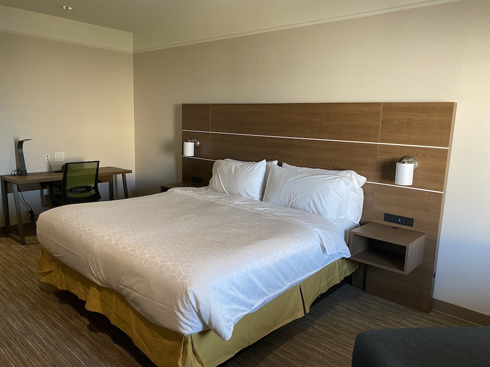 Holiday Inn Express Hotel And Suites Galveston West Seawall 30/64