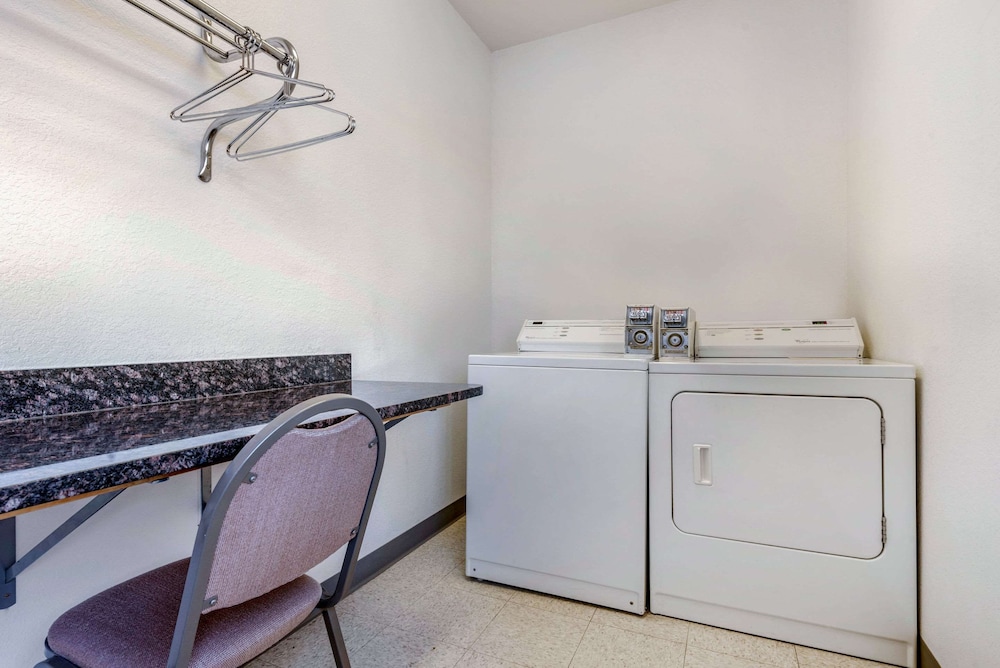 Comfort Inn Fremont, IN 19/39
