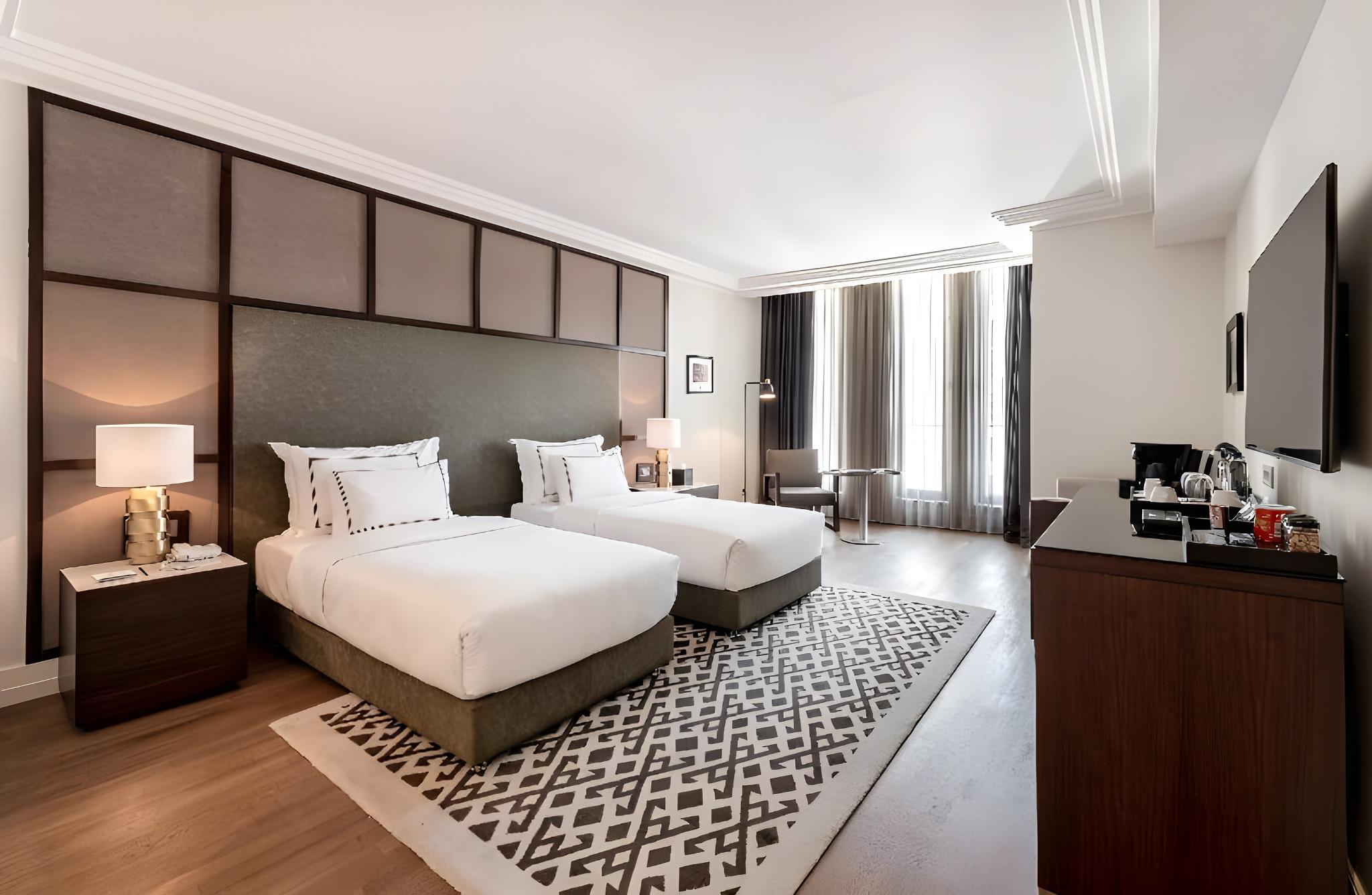 Deluxe, House