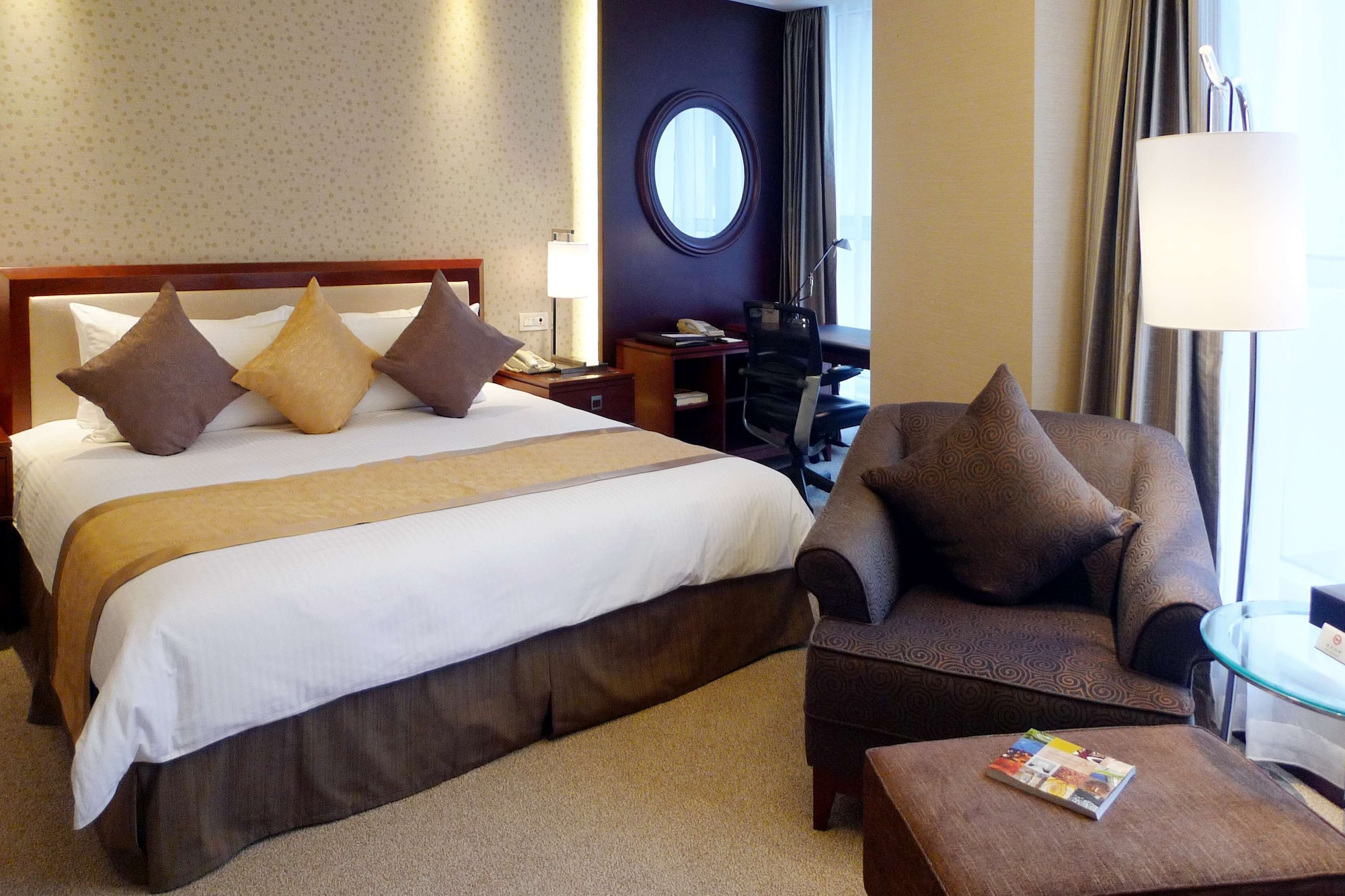 SUPERIOR KING ROOM