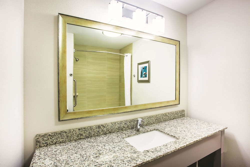 La Quinta Inn & Suites by Wyndham St. Paul-Woodbury 6/46