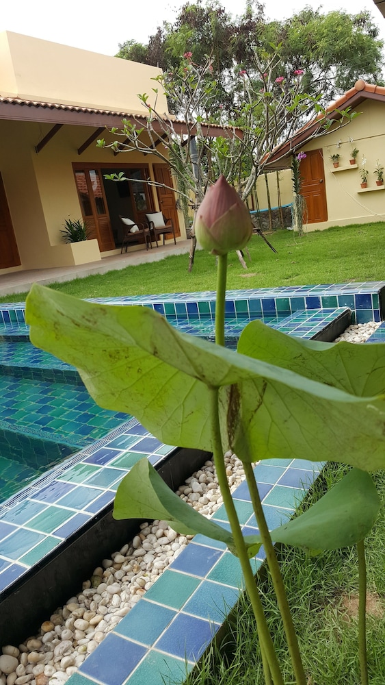Taratai Villa 51/57