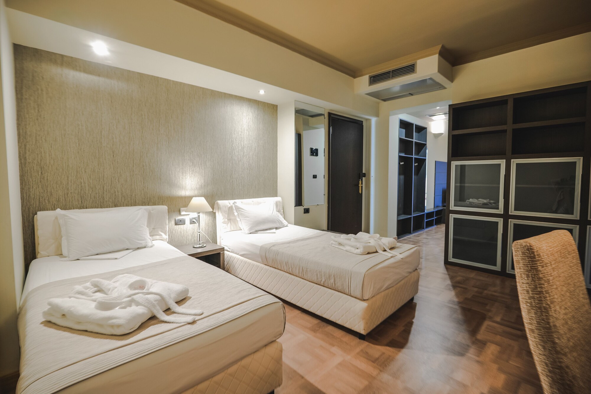 Family, King and Twin Beds, Sea View