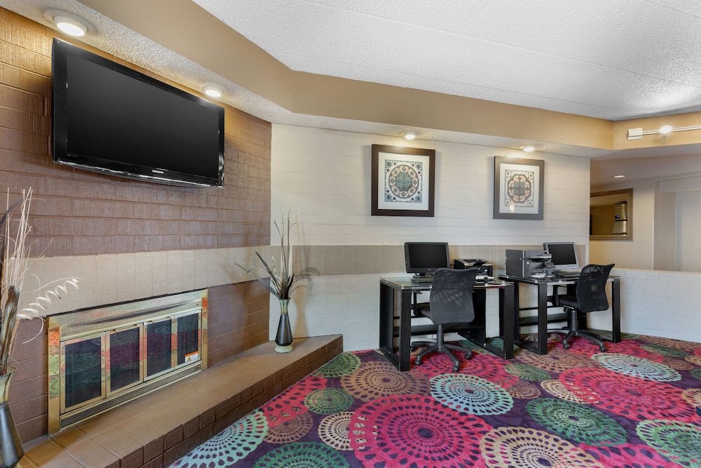 Holiday Inn Express Chicago Downers Grove 60/74