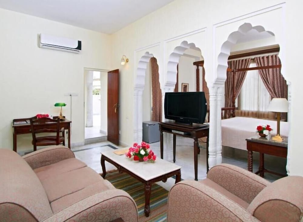 Mandawa Haveli 37/70