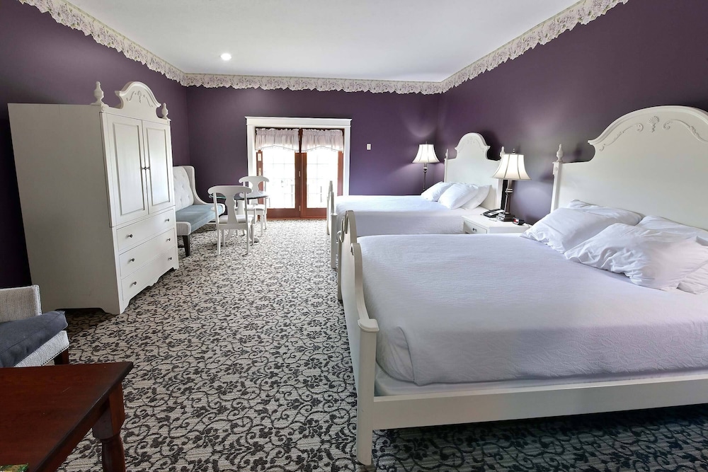 Carlisle Inn Sugarcreek 21/58