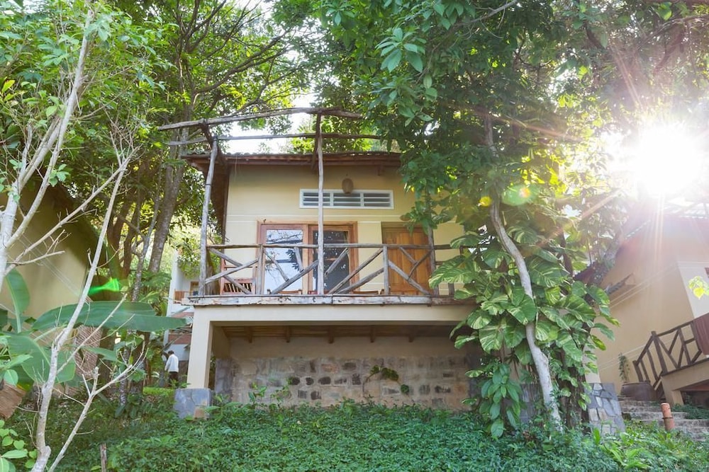Ancarine Beach Resort 7/72