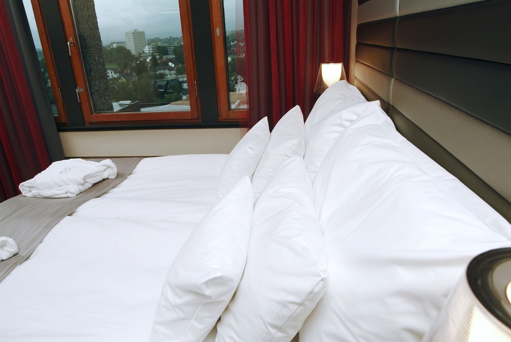 Quality Hotel 33 25/55