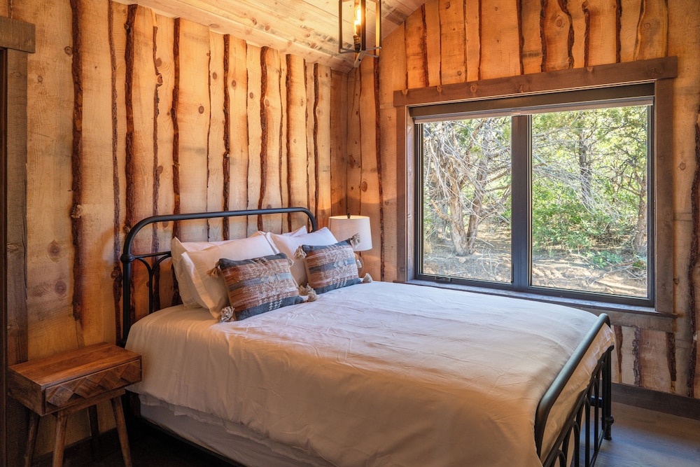 Lodge, 2 Double Beds, 2 King Beds, 1 Queen and 2 Double Beds, Bunk Bed