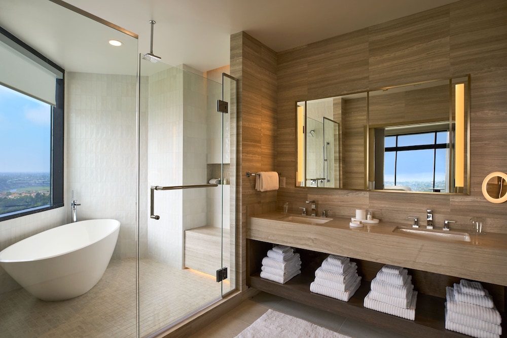 1 Bedroom, Suite, King Bed, Ocean View, Balcony, VEA Newport Beach, A Marriott Resort & Spa 3/3