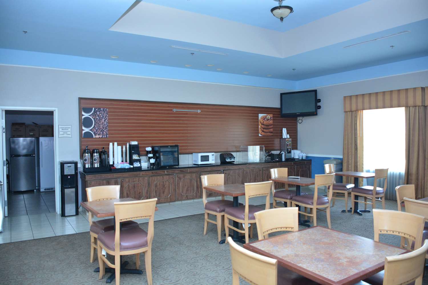 restaurant cafeteria