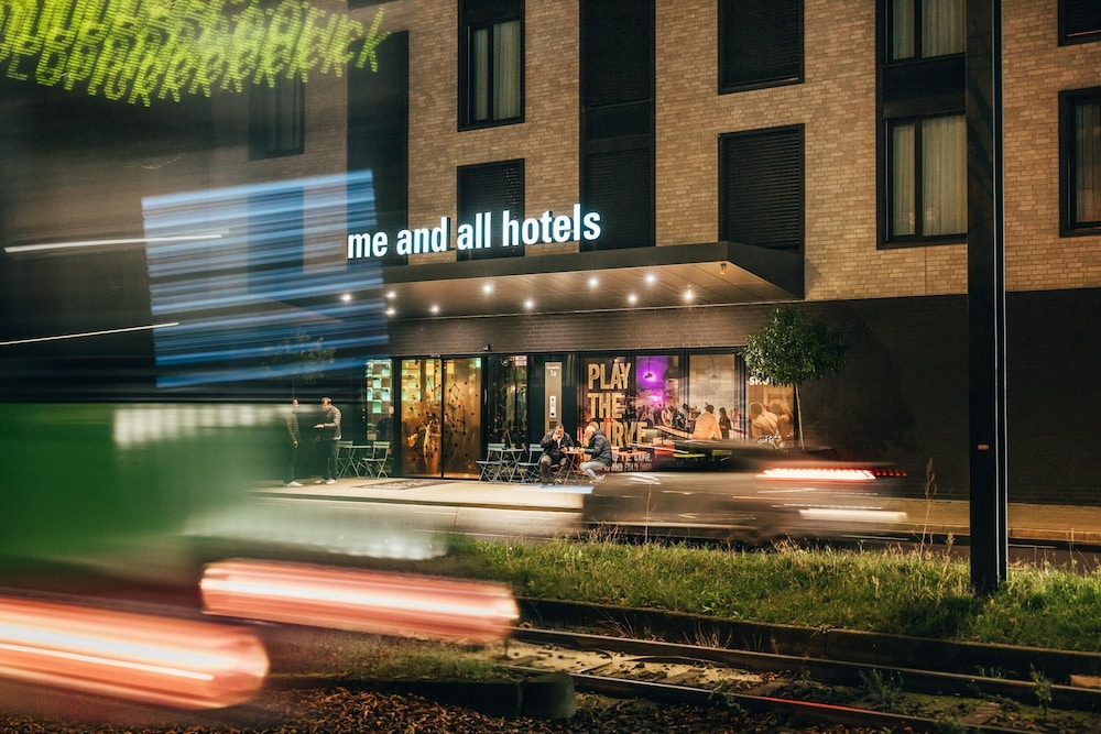 Me and All Hotel Dusseldorf Oberkassel, by Hyatt 53/56