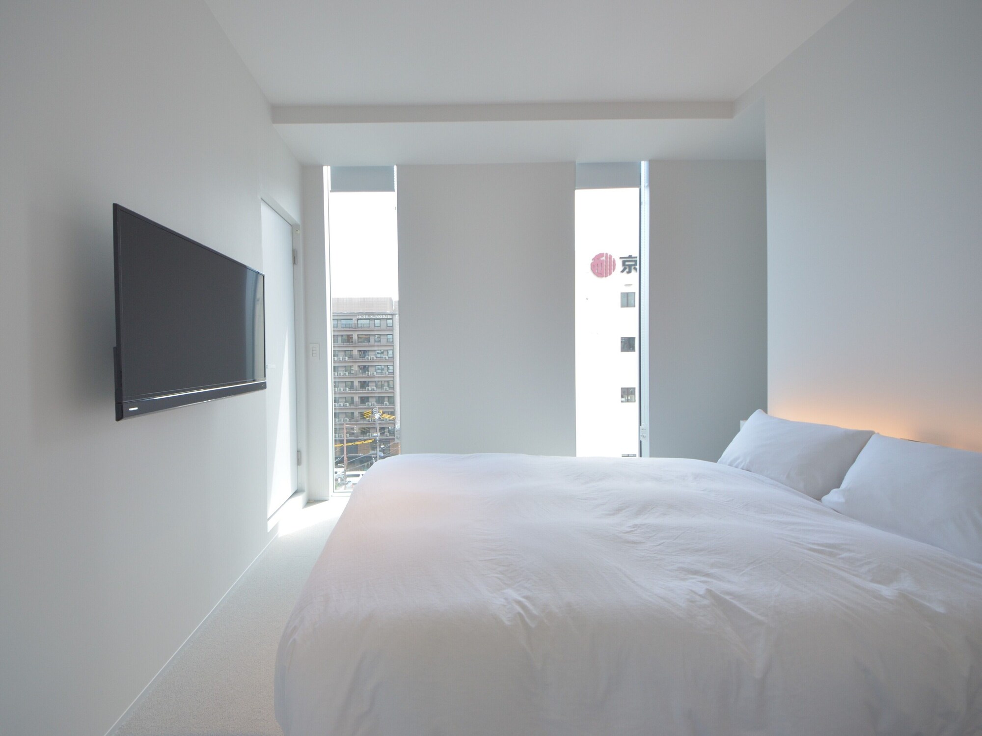 ROOM, DOUBLE BED
