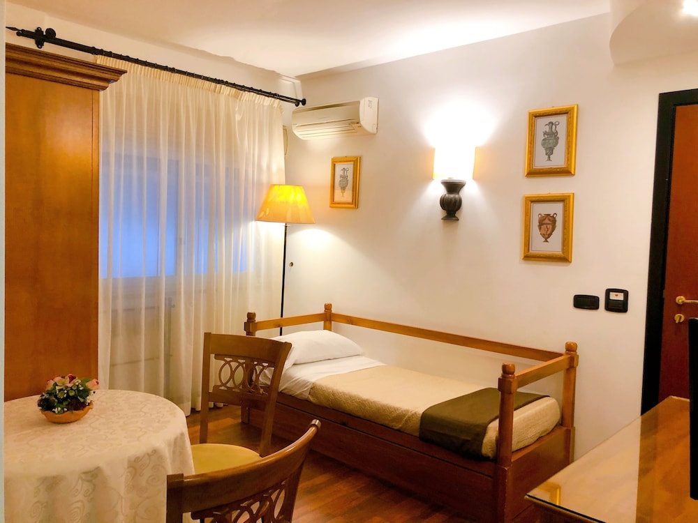 Florio Opera Hotel 44/65