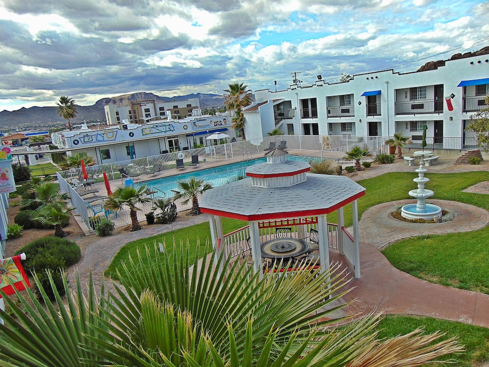 Ramada By Wyndham Kingman 6/52