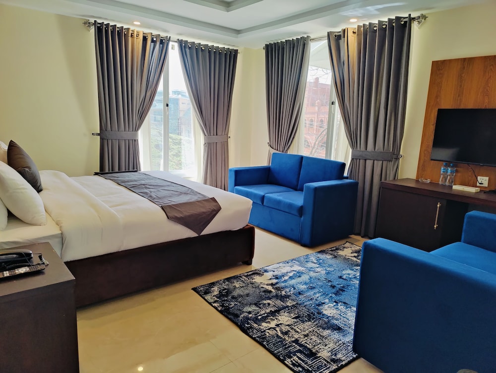 Pinemont Hotel Murree 36/57