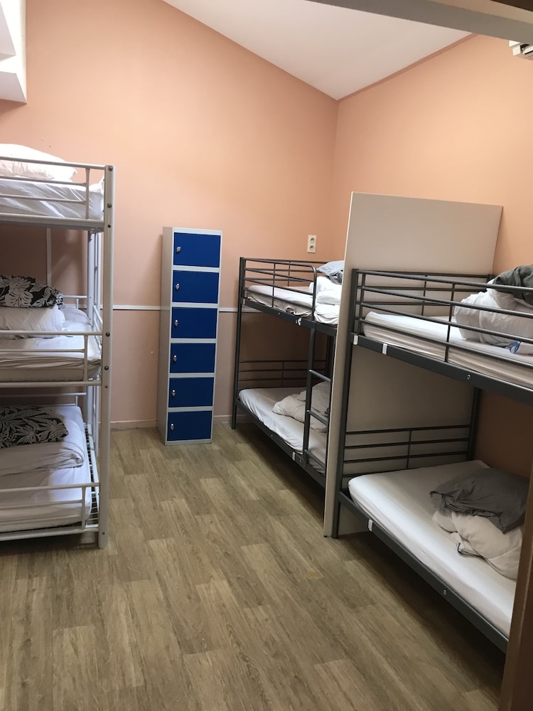 Trendy Hostel 15/35