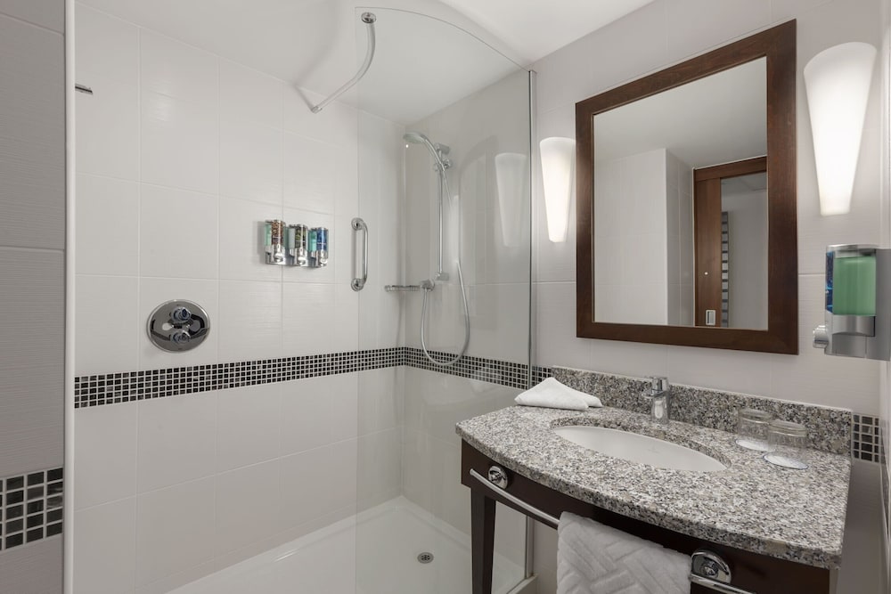 HAMPTON BY HILTON LONDON LUTON AIRPORT 12/50